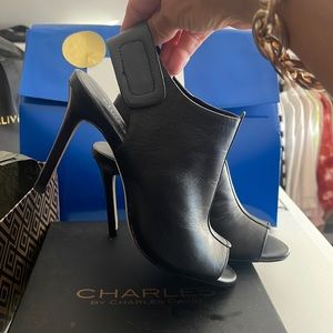 CHARLES BY CHARLES DAVID OPEN TOE SANDALS